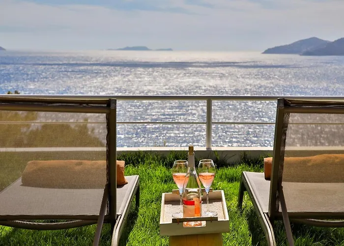 Отель Kale Suites, Heated Pool In Winter, Adults Only